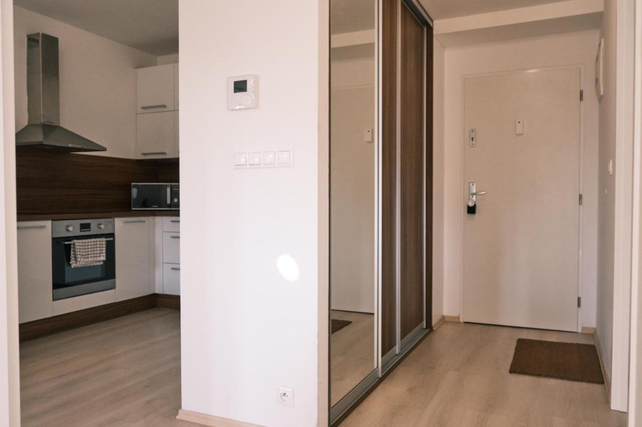 New Apartment Opposite To Presidential Palace บราติสลาวา ภายนอก รูปภาพ