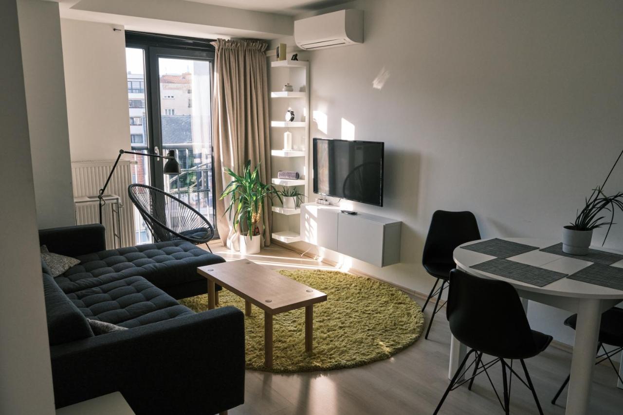 New Apartment Opposite To Presidential Palace บราติสลาวา ภายนอก รูปภาพ